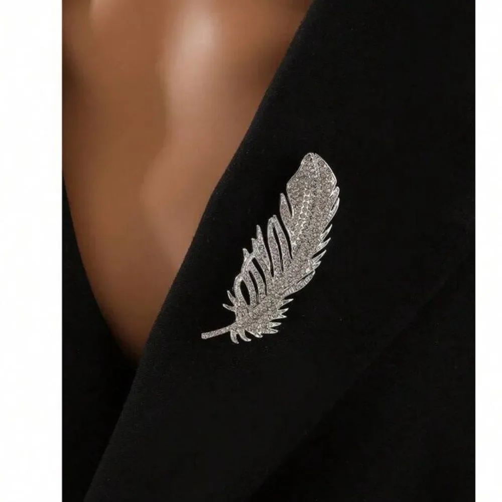 Rhinestone Feather Brooch A1689